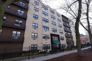 featured image of 445 W Barry Ave #102