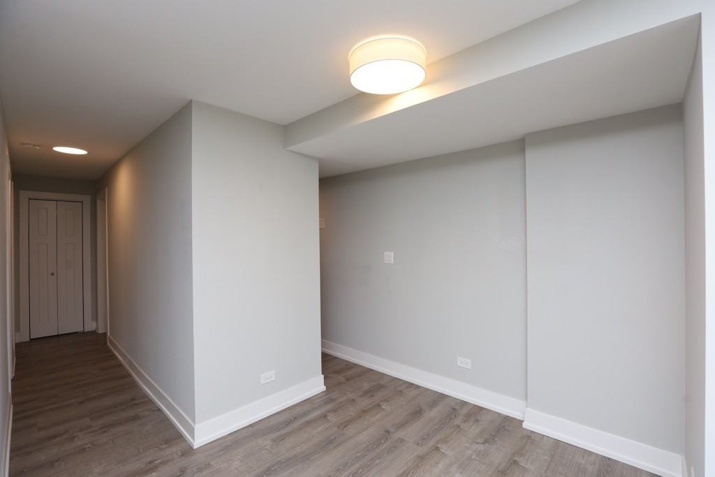 445 W Barry Ave #102 - Photo 5 of 21