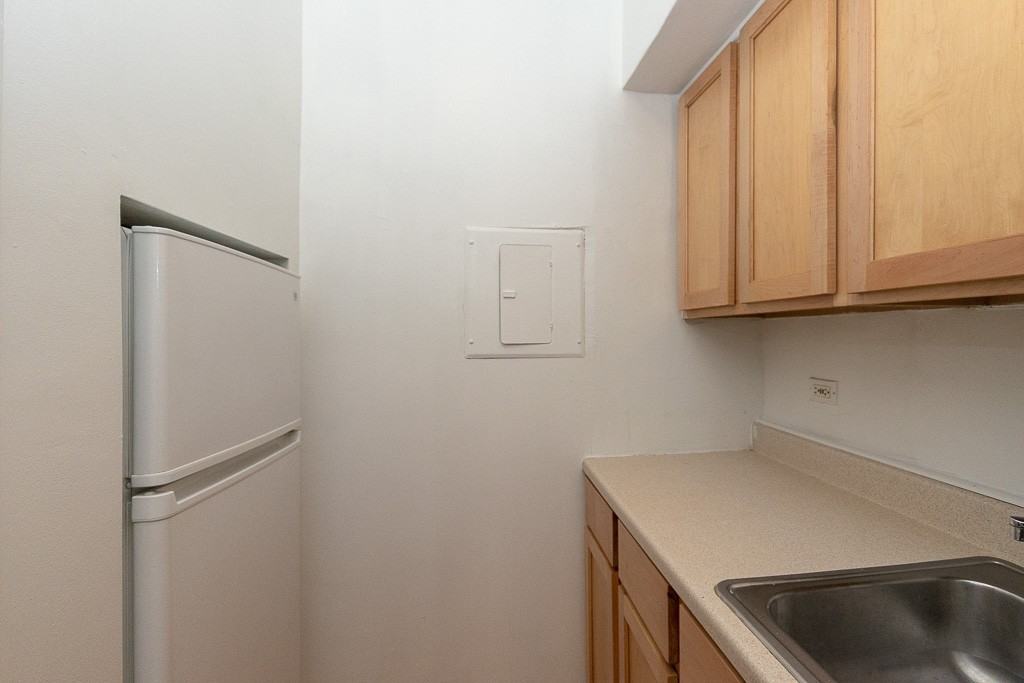 536 W Arlington Pl #110 - Photo 3 of 15