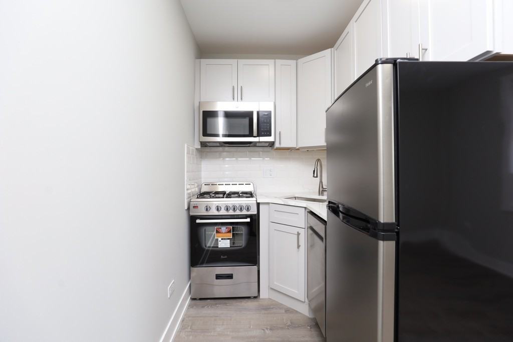 505 W Belmont Ave #7K - Photo 2 of 16