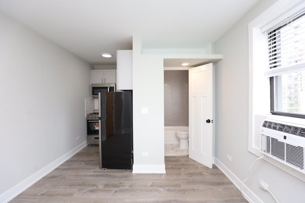 505 W Belmont Ave #7K - Photo 5 of 16