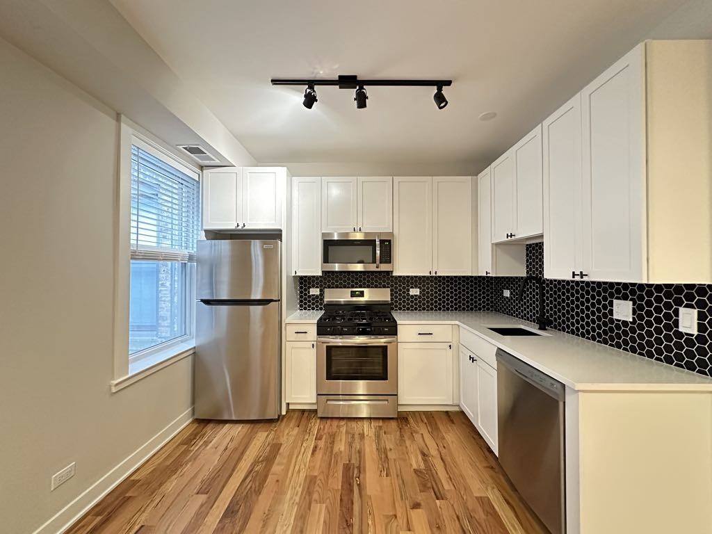 656 W Wrightwood Ave #303 - Photo 2 of 21