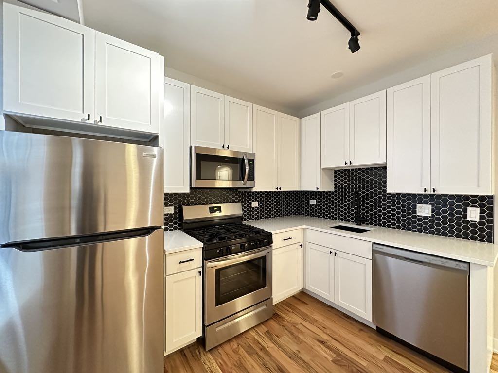 656 W Wrightwood Ave #303 - Photo 3 of 21