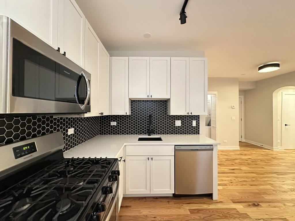 656 W Wrightwood Ave #303 - Photo 4 of 21