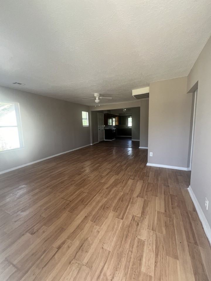 905 Nw 99th St - Photo 3 of 20