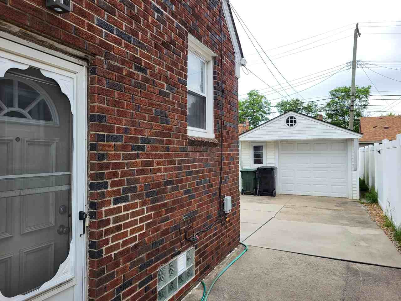 15830 Englewood Ave - Photo 2 of 16