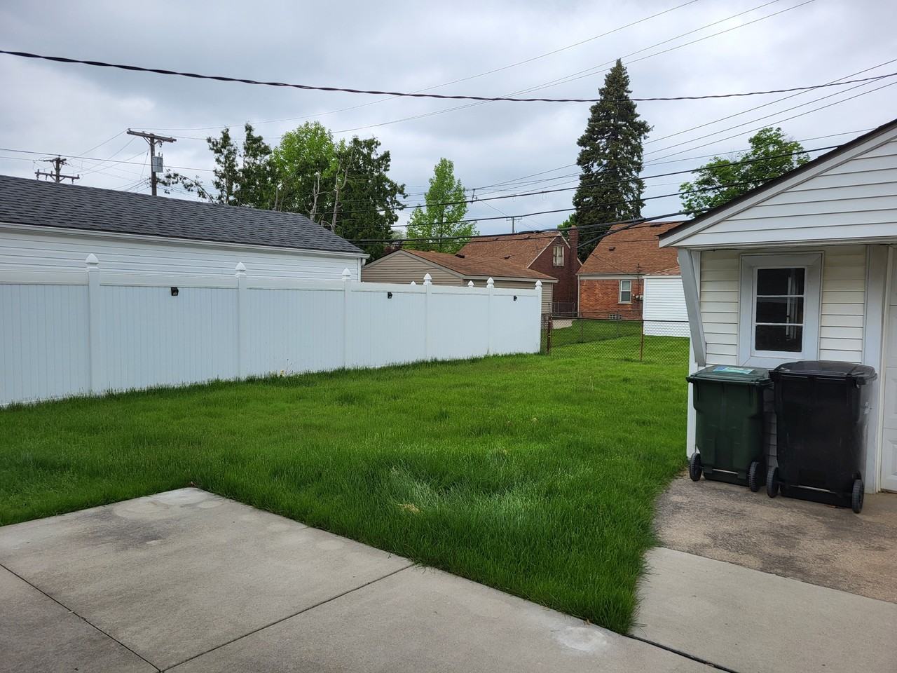 15830 Englewood Ave - Photo 3 of 16