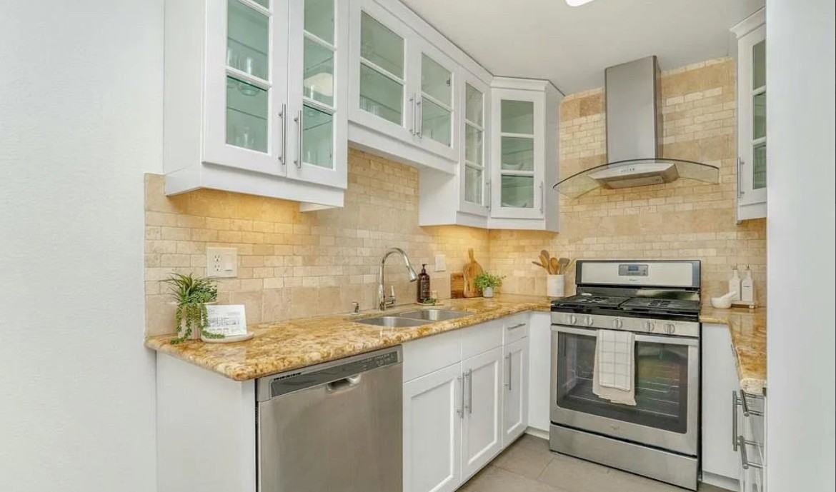 3220 Altura Ave - Photo 3 of 9