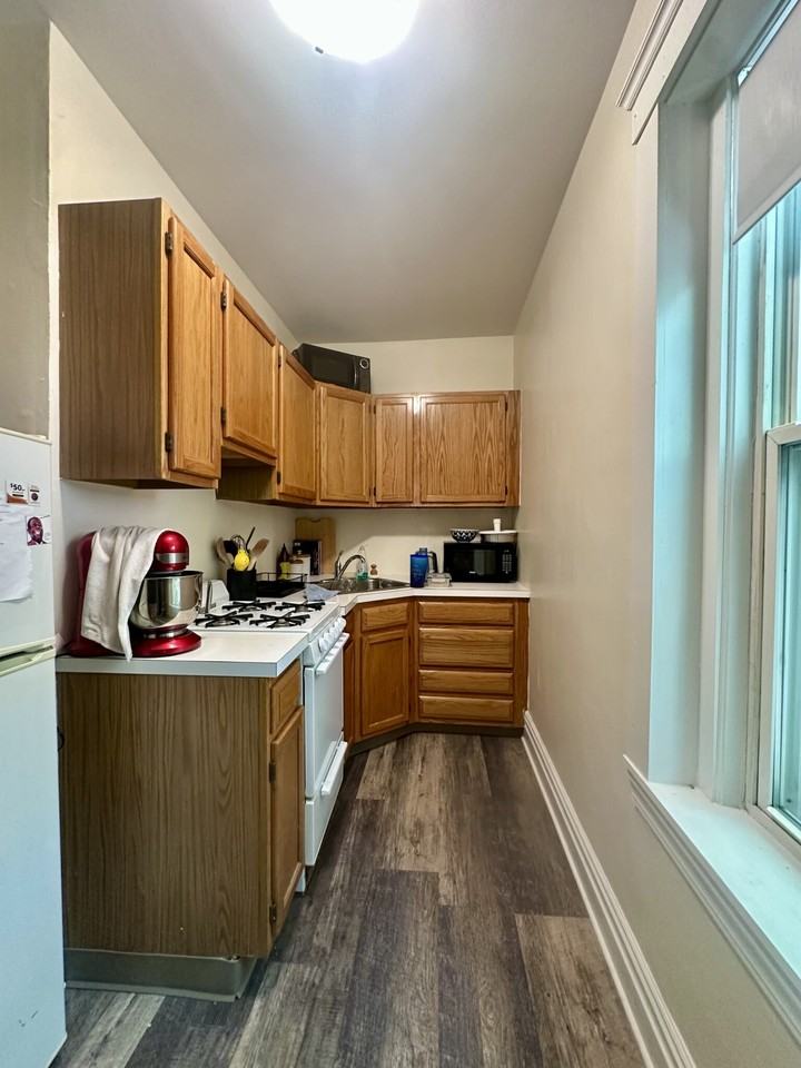 57 Strathmore Rd #4 - Photo 6 of 19