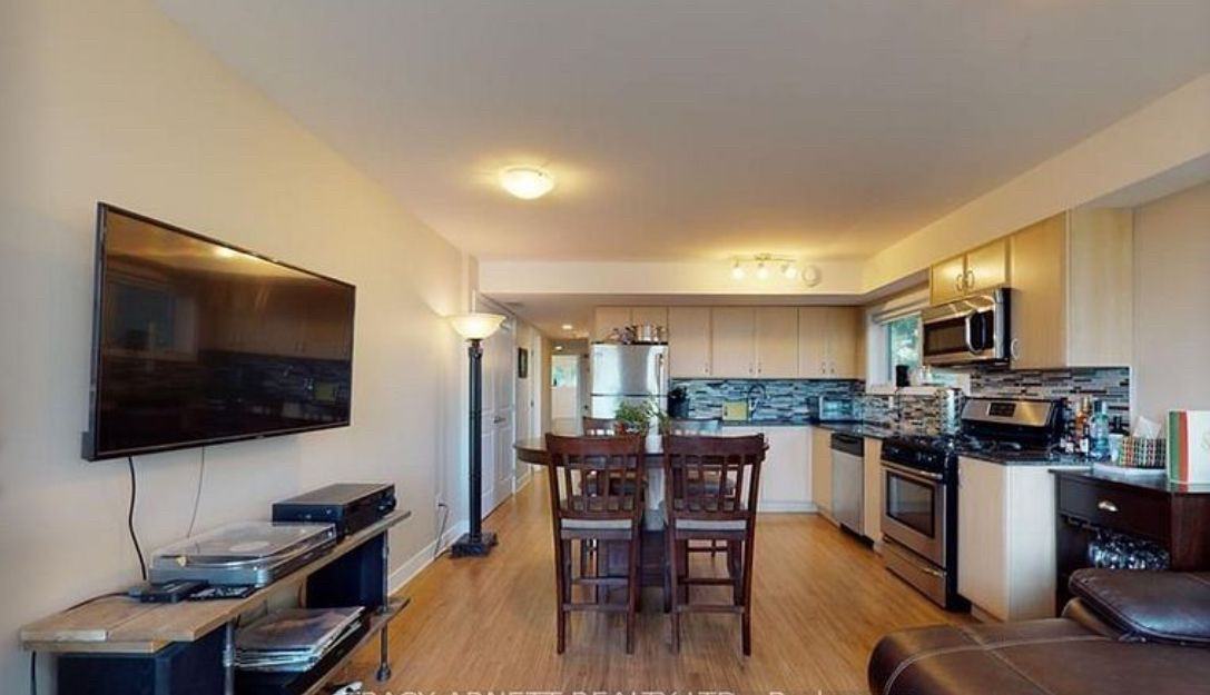 455 Green Ave - Photo 2 of 14