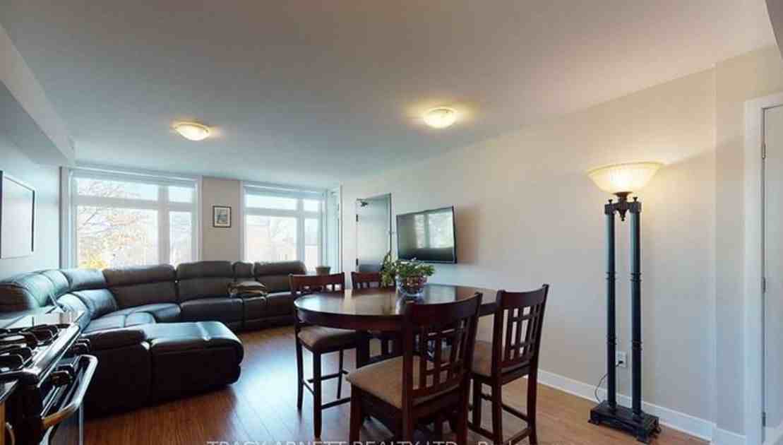 455 Green Ave - Photo 3 of 14