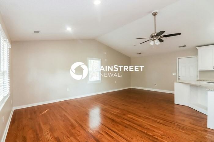 11713 Lawndale Ave - Photo 2 of 16