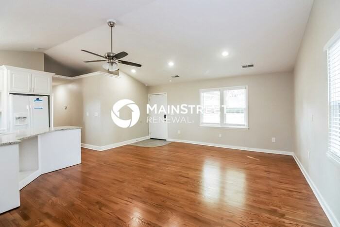 11713 Lawndale Ave - Photo 3 of 16