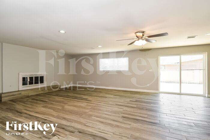 1561 E Clover - Photo 2 of 16