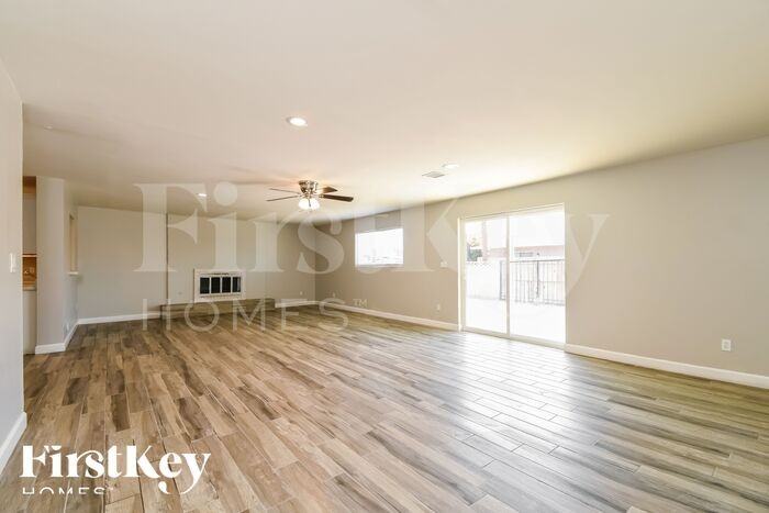 1561 E Clover - Photo 3 of 16