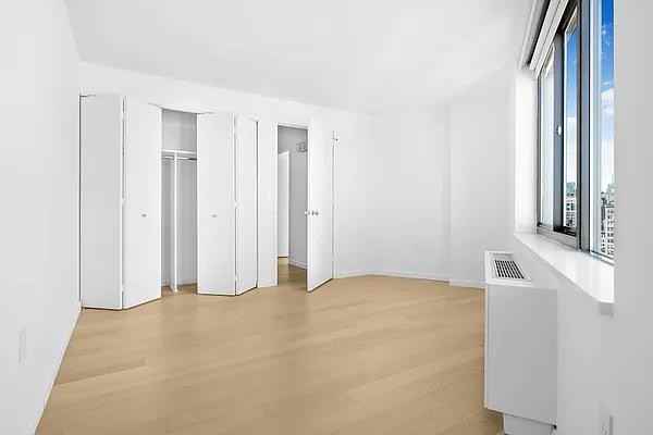 Union Sq S #PH2H - Photo 4 of 20