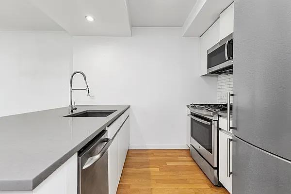 E Houston St #8D - Photo 2 of 20