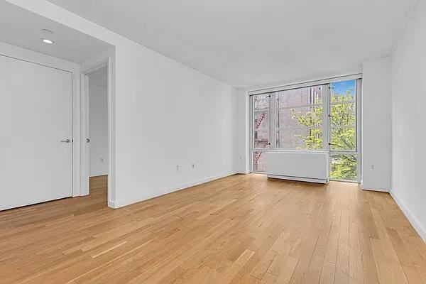 E Houston St #8D - Photo 4 of 20