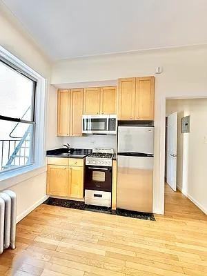 W 13th St #67 - Photo 3 of 20