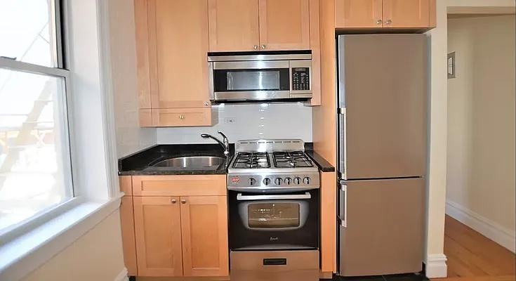 W 13th St #07 - Photo 3 of 20