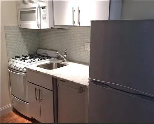 W 16th St #4C - Photo 4 of 13