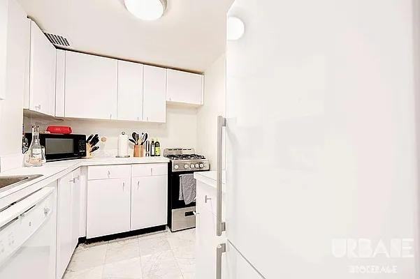 Grove St #5M - Photo 2 of 8