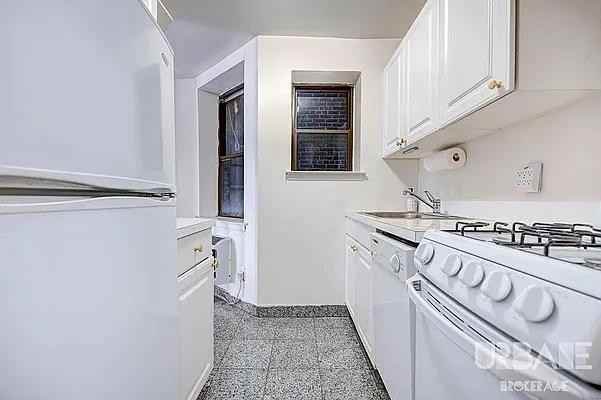 Grove St #4D - Photo 4 of 13