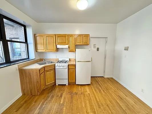 Mott St #A15 - Photo 3 of 20