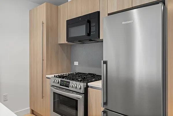 W 28th St #15B - Photo 3 of 20