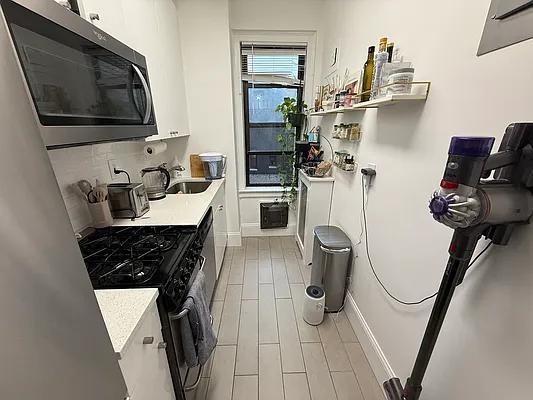 E 12th St #7G - Photo 4 of 20