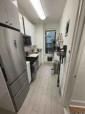 E 12th St #7G - Photo 5 of 20