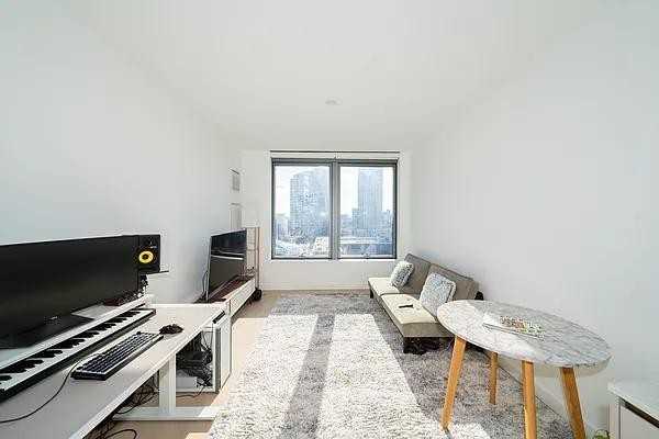 Court Sq #809 - Photo 7 of 14