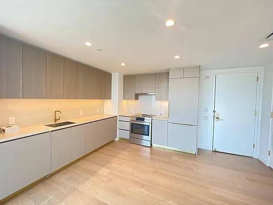 Court Sq #6303 - Photo 4 of 11