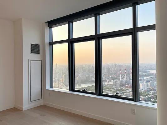 Court Sq - Photo 4 of 20