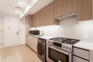 featured image of Court Sq #518