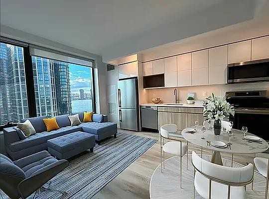 Commercial St #624 - Photo 3 of 12