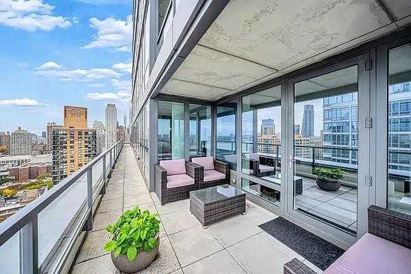 Riverside Blvd - Photo 2 of 20