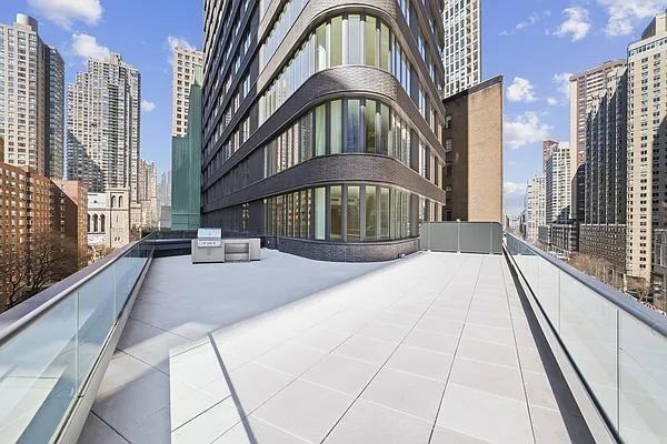 W 60th St #08D - Photo 2 of 20