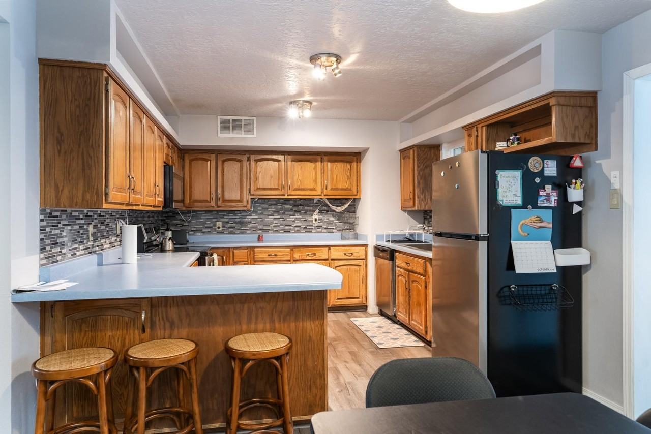 117 E 35th St - Photo 3 of 21