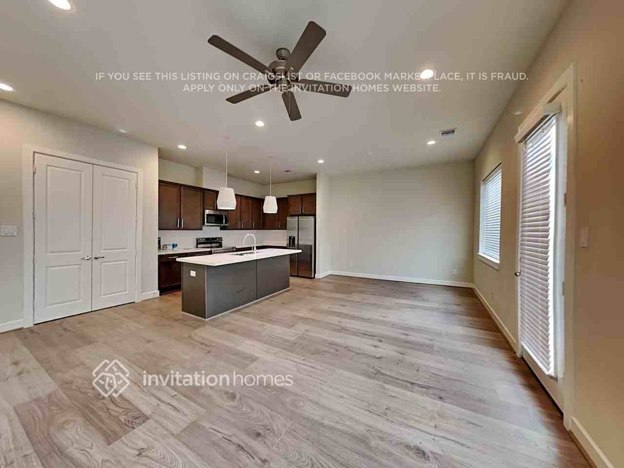 10522 Executive Lake Dr - Photo 5 of 19