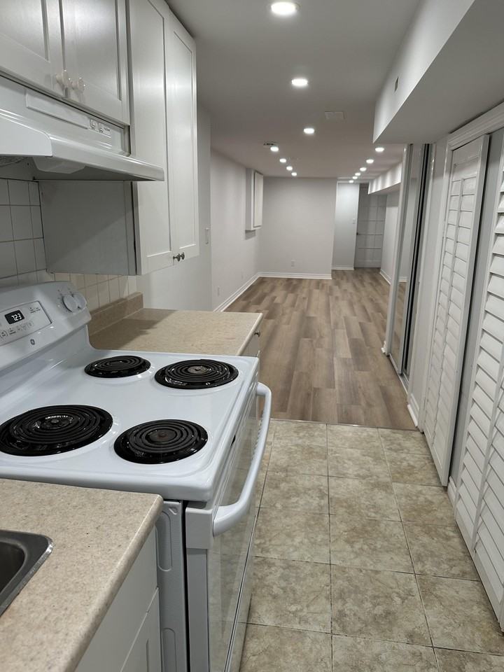 Dufferin St & Auburn Ave - Photo 3 of 5