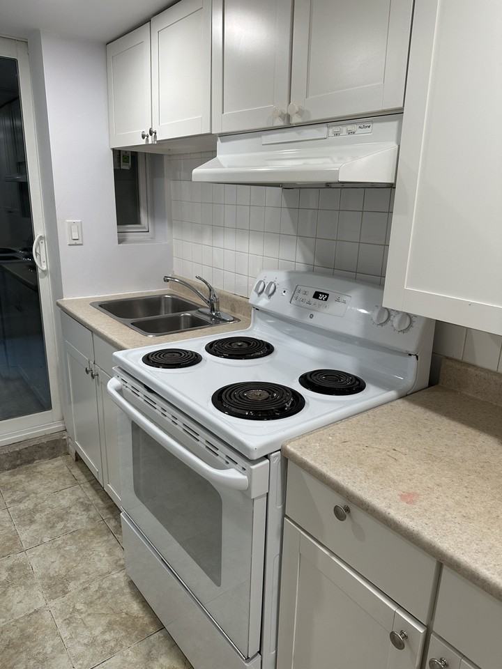 Dufferin St & Auburn Ave - Photo 2 of 5