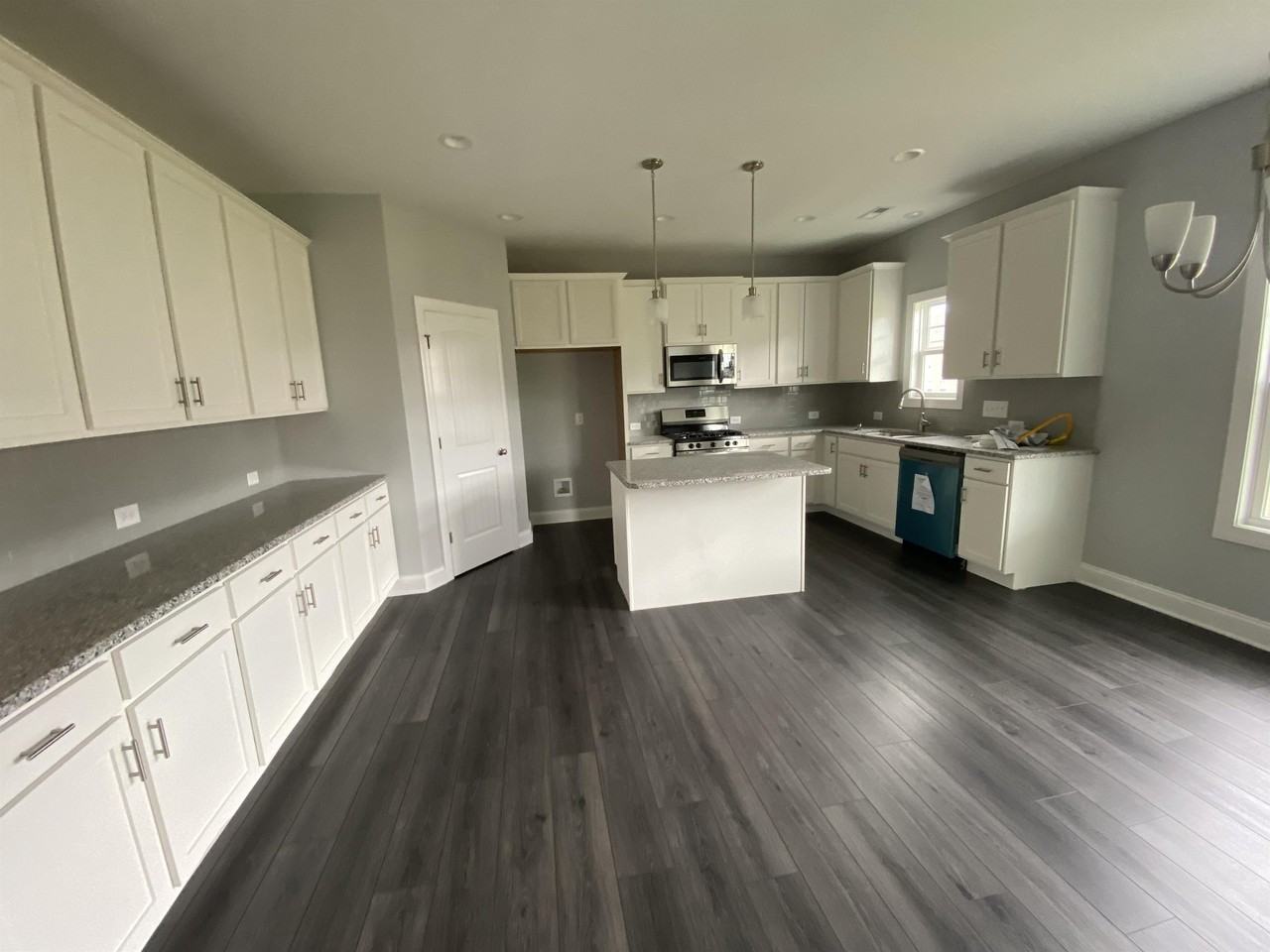 76 Kingsly Dr - Photo 5 of 18