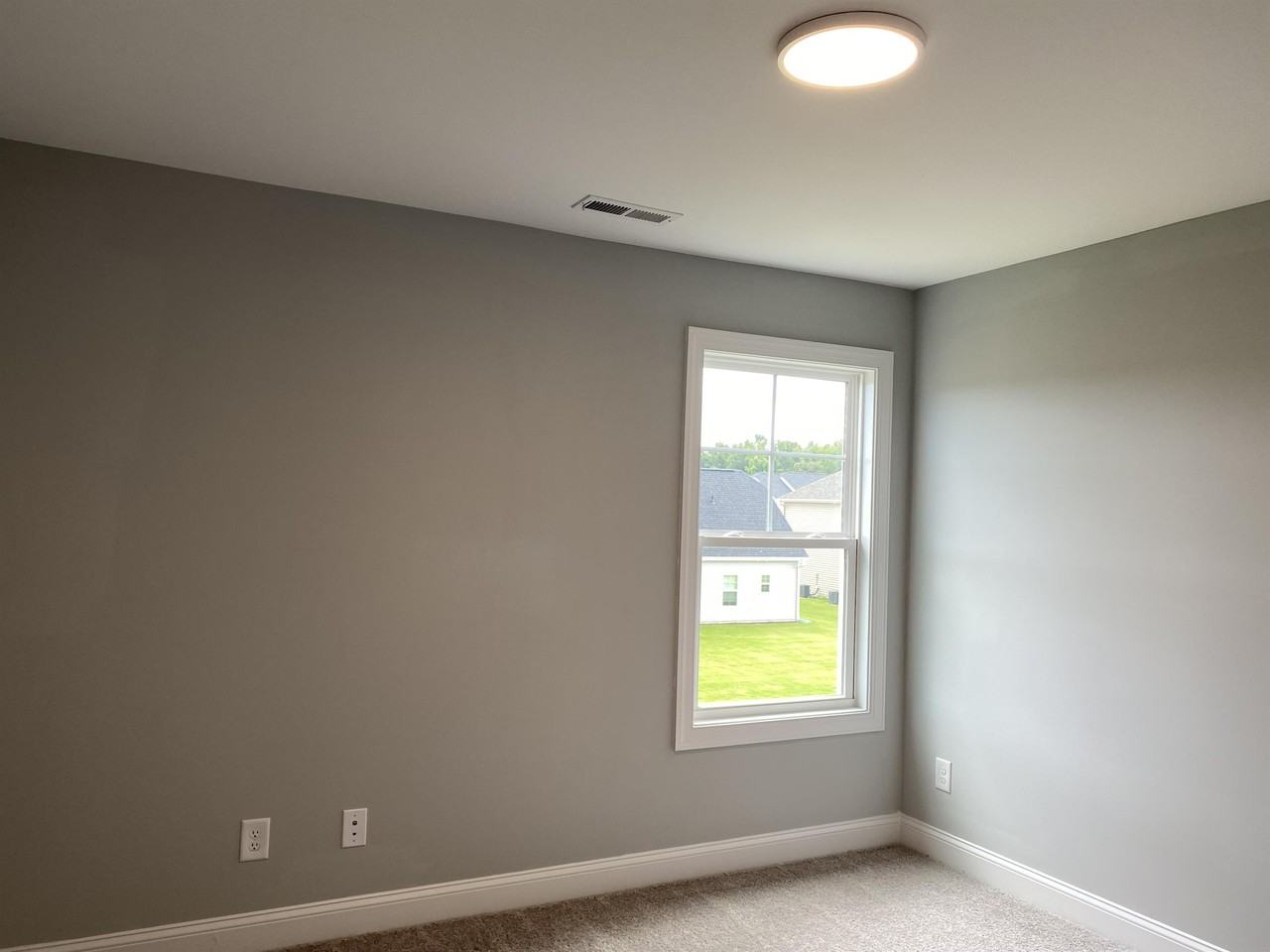 76 Kingsly Dr - Photo 4 of 18