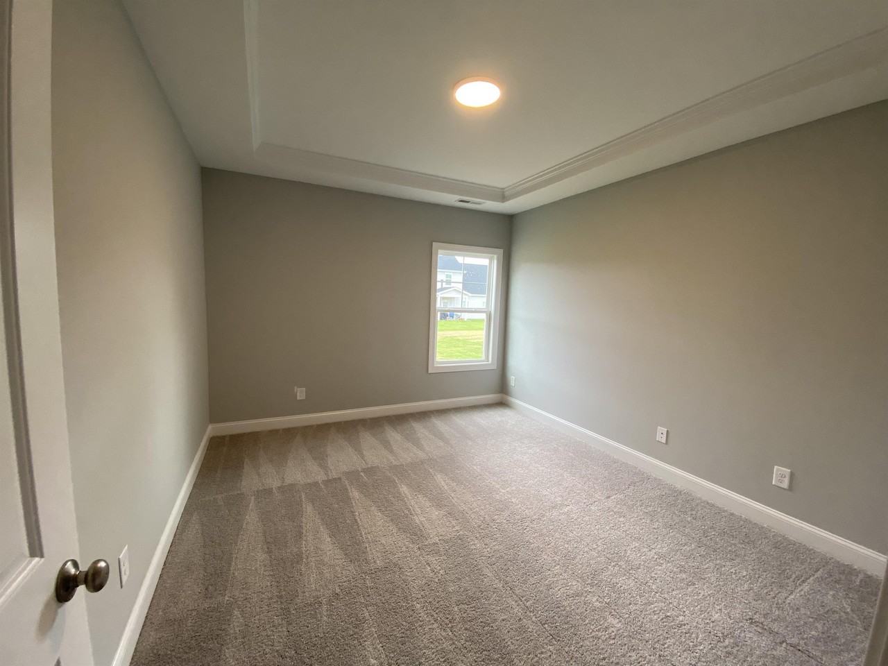 76 Kingsly Dr - Photo 3 of 18