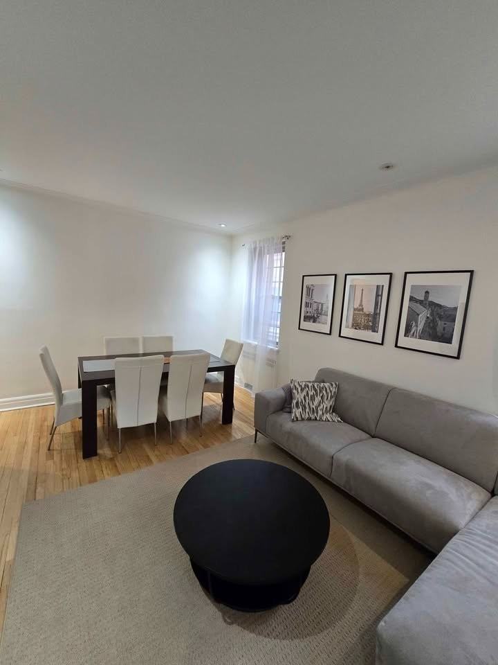 340 Avenue Willowdale #8 - Photo 2 of 8