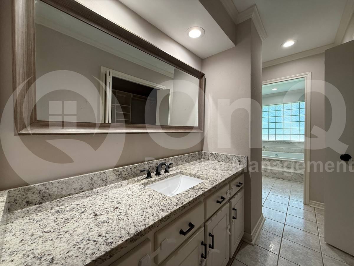 2328 Tamarisk Ln - Photo 2 of 10