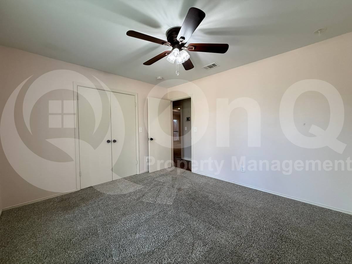 2328 Tamarisk Ln - Photo 3 of 10