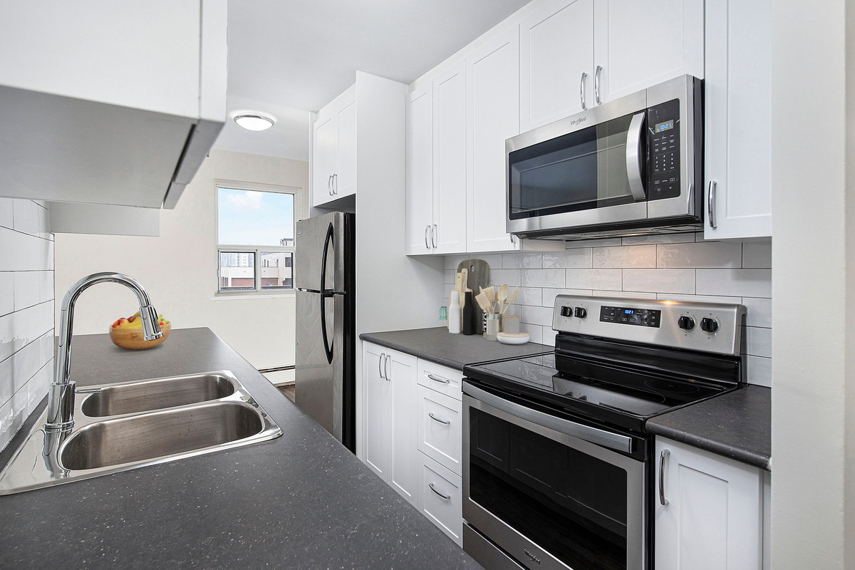 55 Forty Second St. - Photo 3 of 26