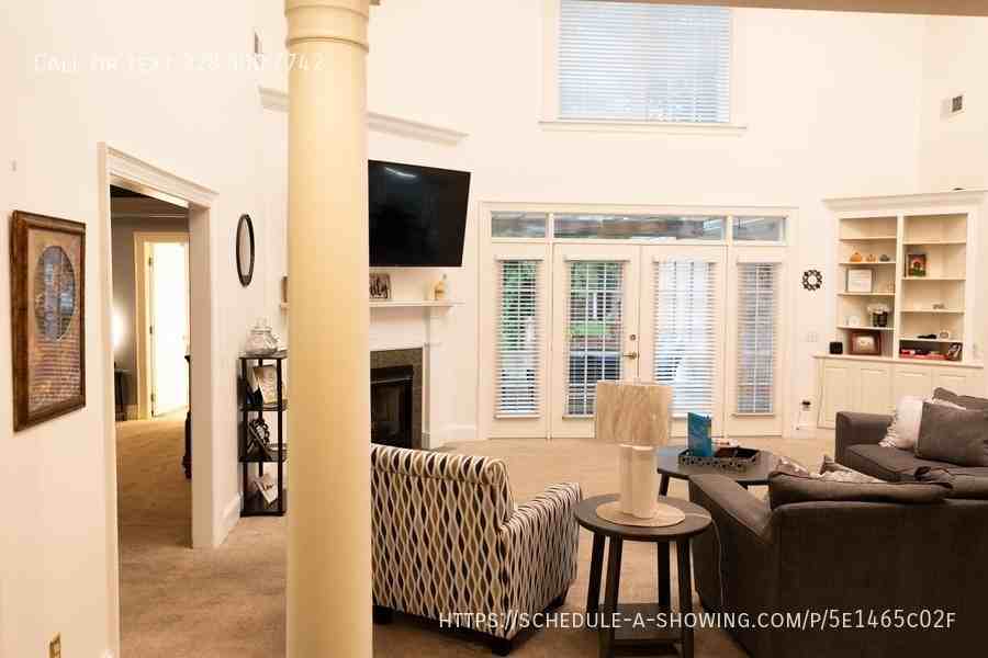 110 Little John Ln - Photo 3 of 33